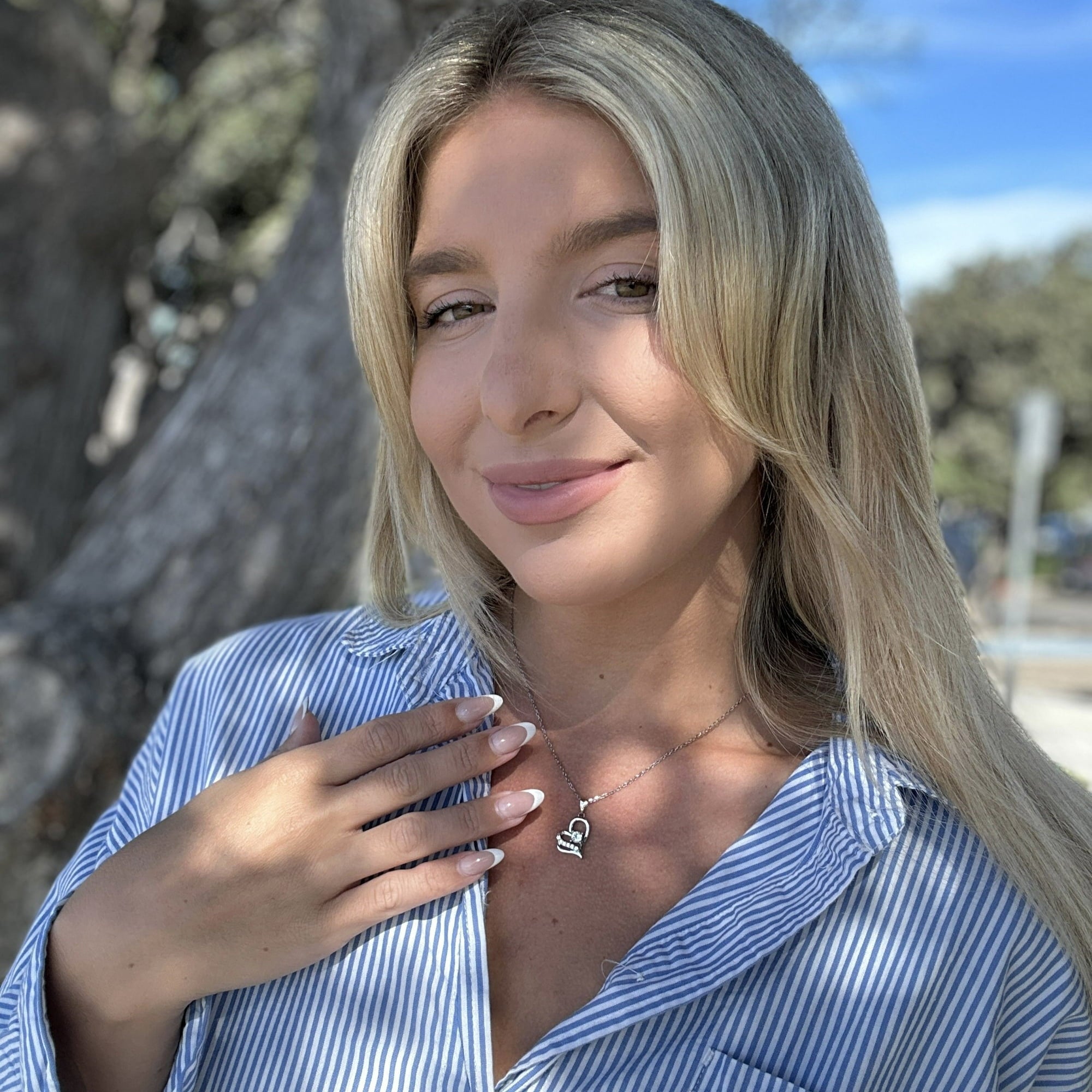 Kara 18k White Gold Plated Silver Heart Necklace with Swarovski Crystals
