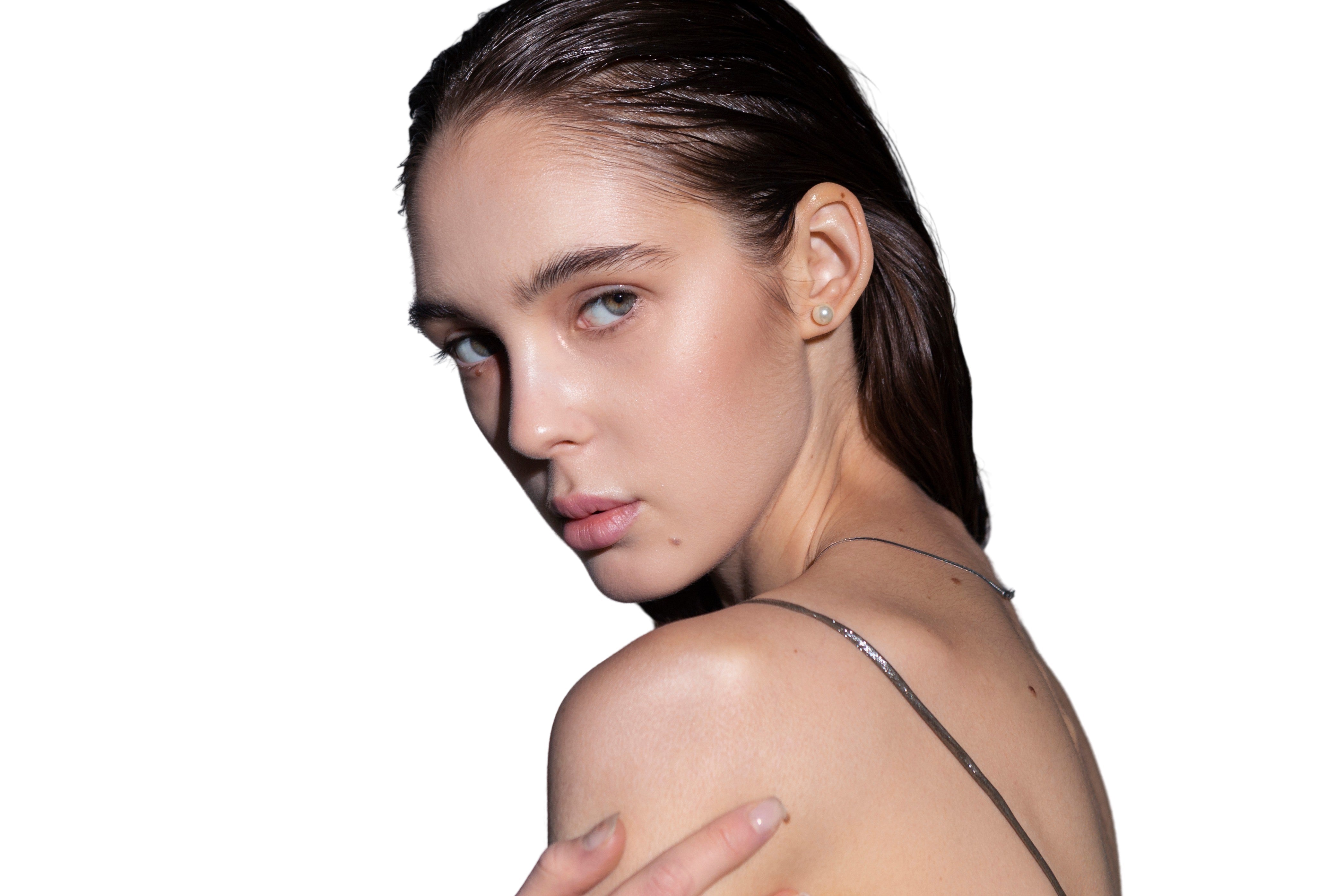 The Timeless Elegance of Pearls: Perfect Complements for Any Dress
