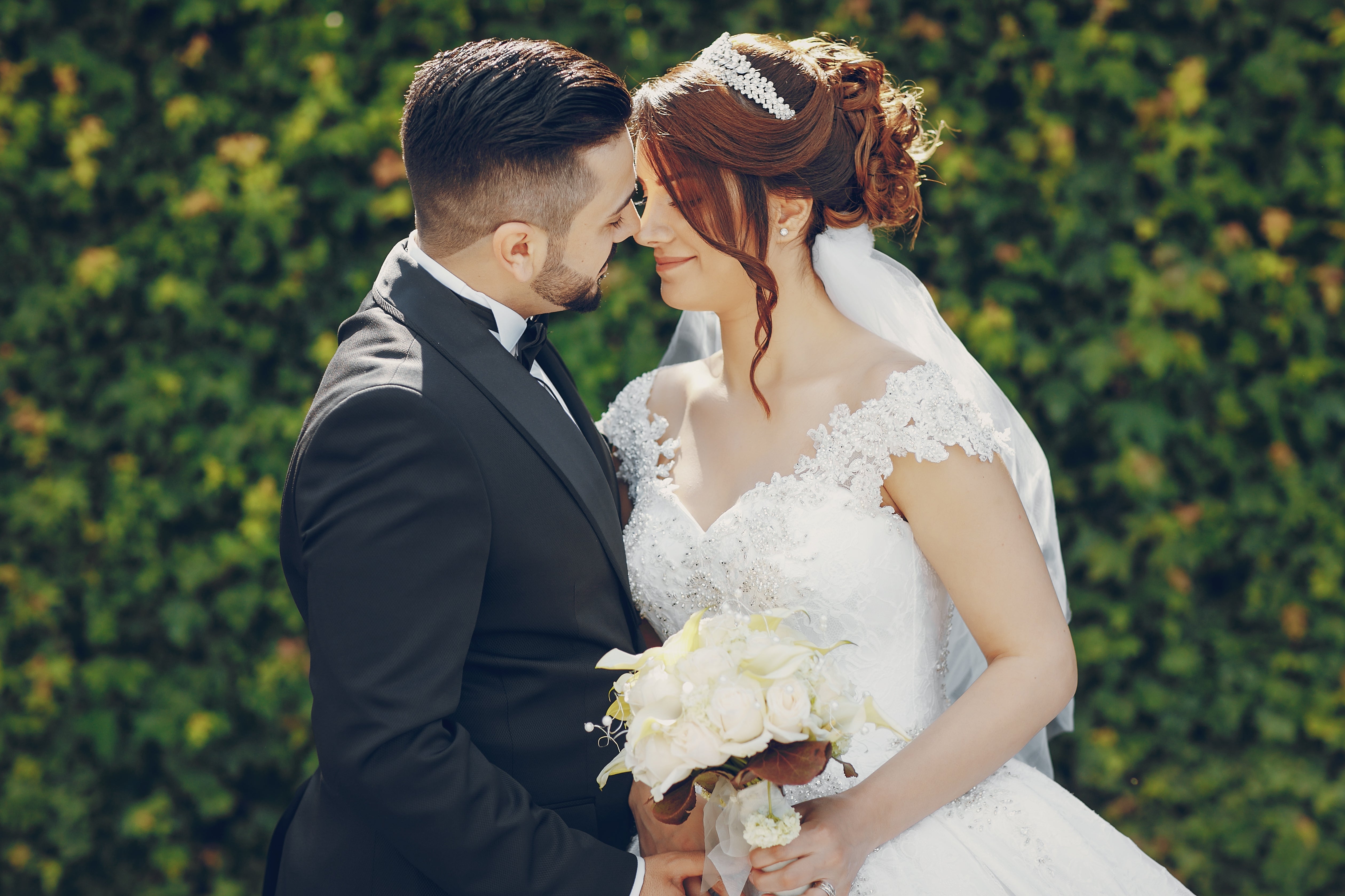 10 Thoughts You Have When You’re Single During Wedding Season