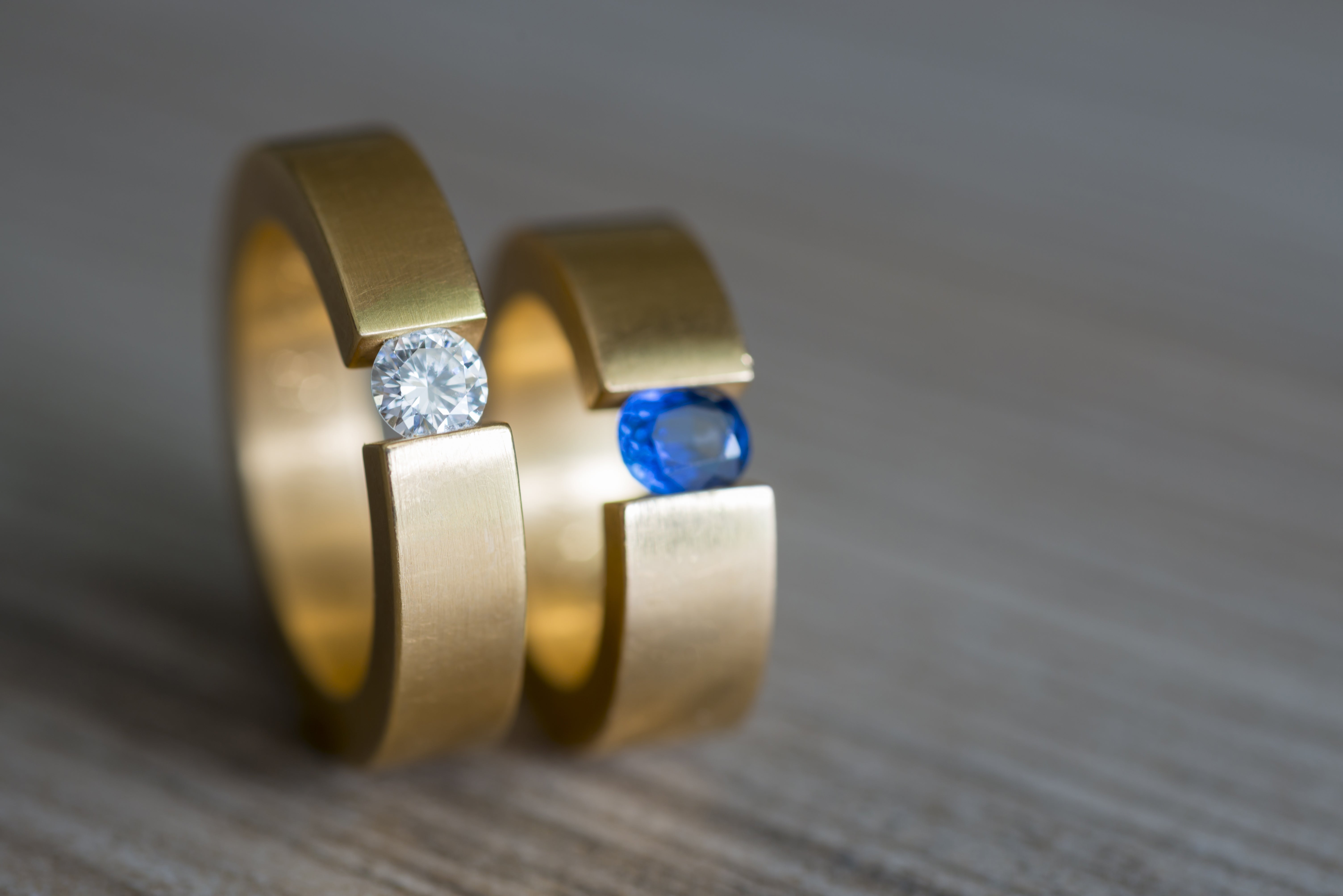 Accessorizing with Yellow Gold: How to Add Warmth to Your Outfit