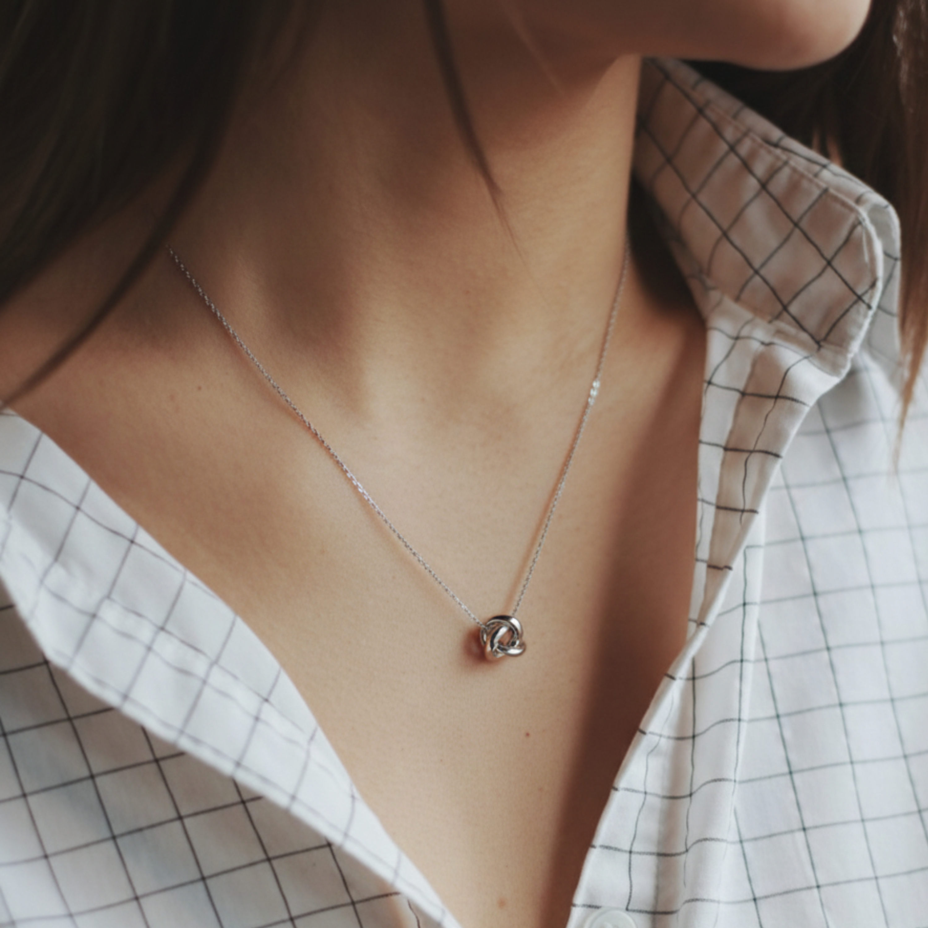 Ashley 18k White Gold Plated Knot Pendant Necklace - Fab Fav