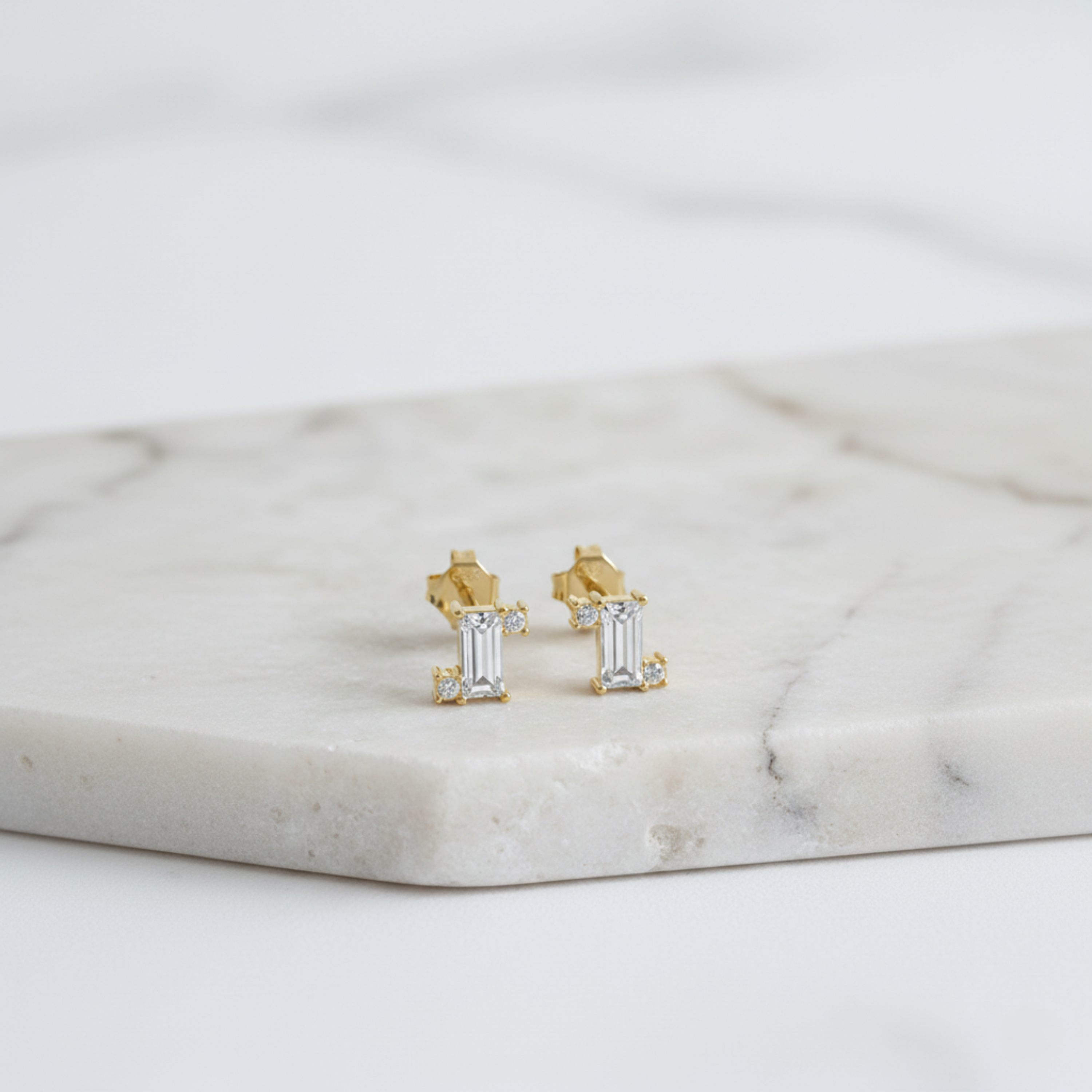 Kimberly 18k White Gold Plated Solitaire Stud Earrings with Swarovski Crystals - Fab Fav