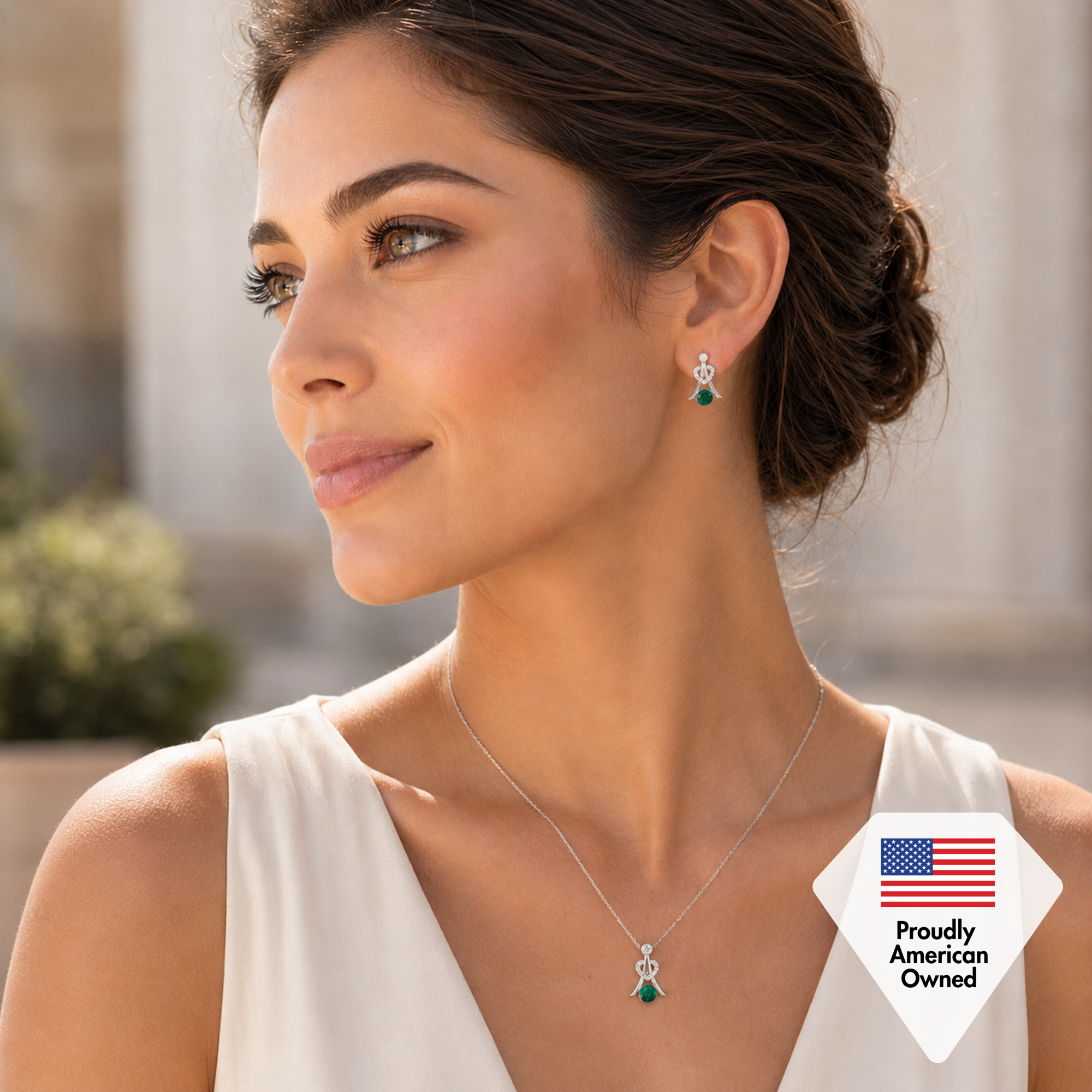 Collar con piedra natal Serenity chapado en oro blanco de 18 k con cristales de talla redonda